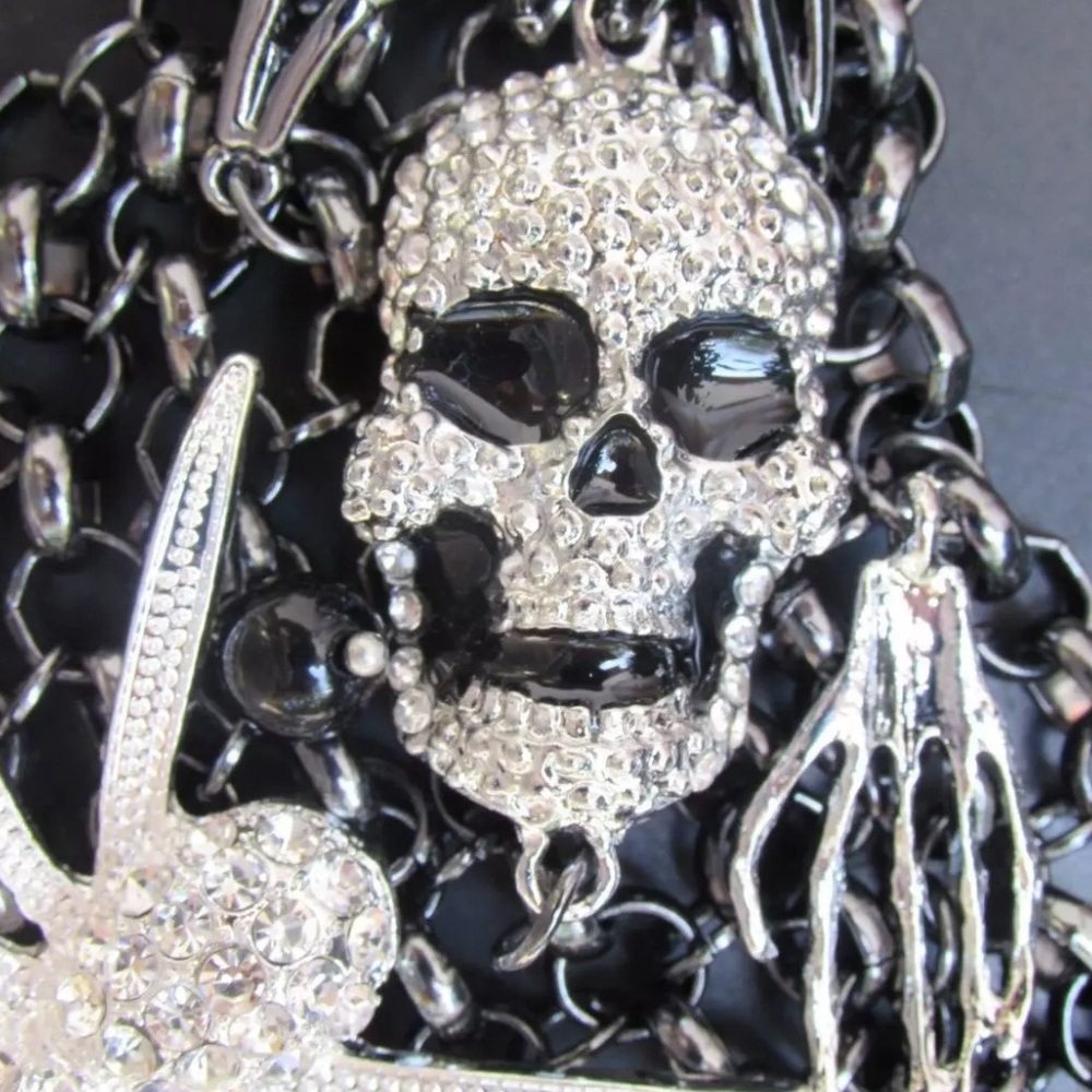 NWT ⚜️🖤⚜️ Natasha Spider and Skull Rhinestone Statement Necklace - Picture 13 of 15